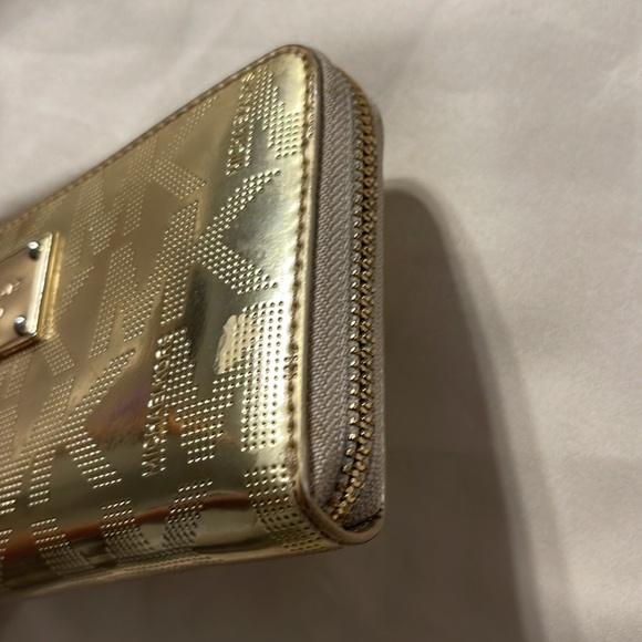 Michael Kors Zip Wallet - Picture 9 of 12